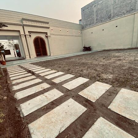 Solitaire Gardens Near Airport Lucknow Exterior photo