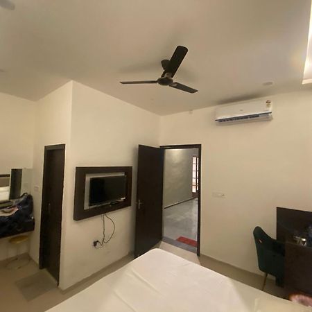 Solitaire Gardens Near Airport Lucknow Exterior photo