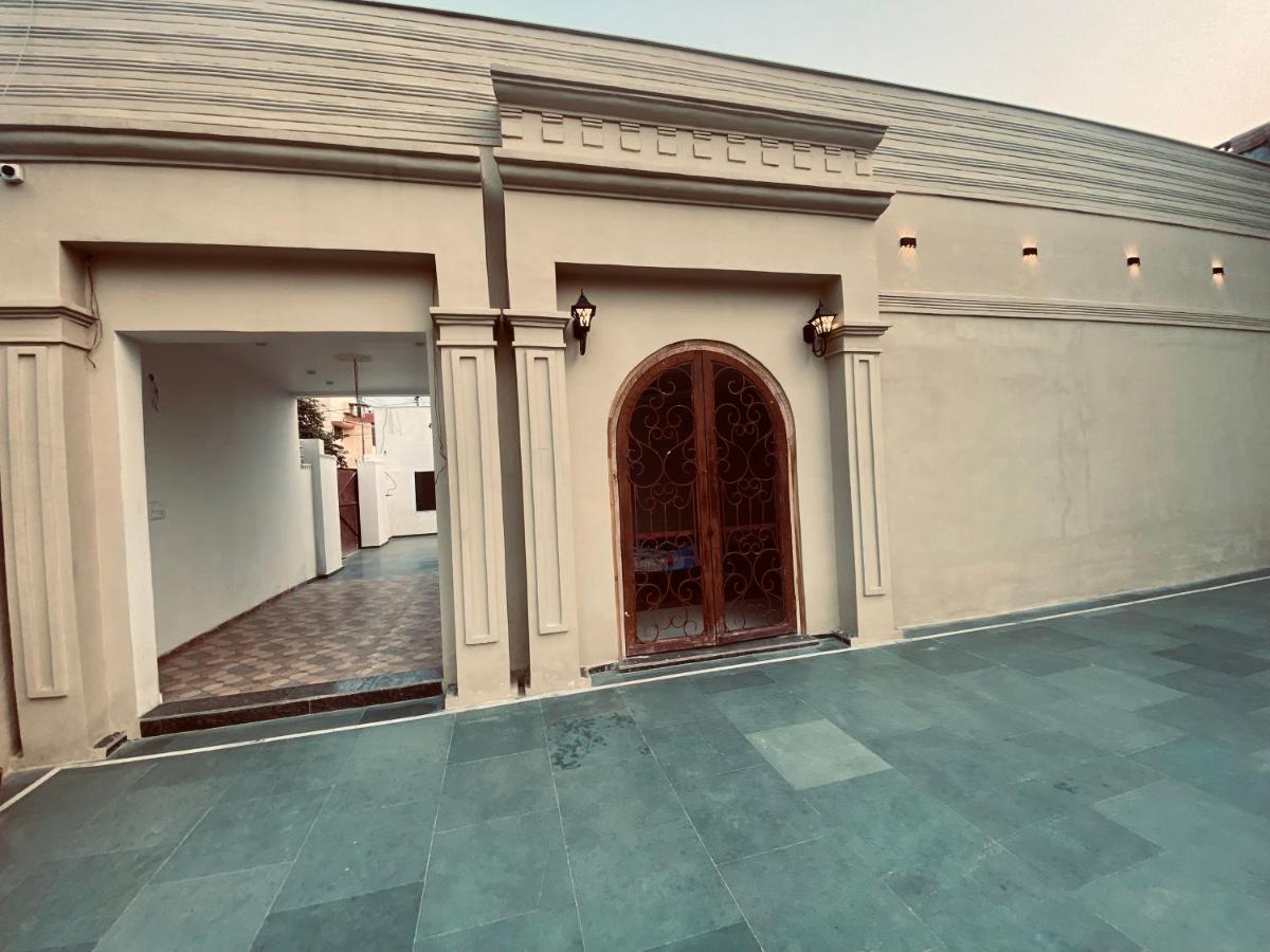 Solitaire Gardens Near Airport Lucknow Exterior photo