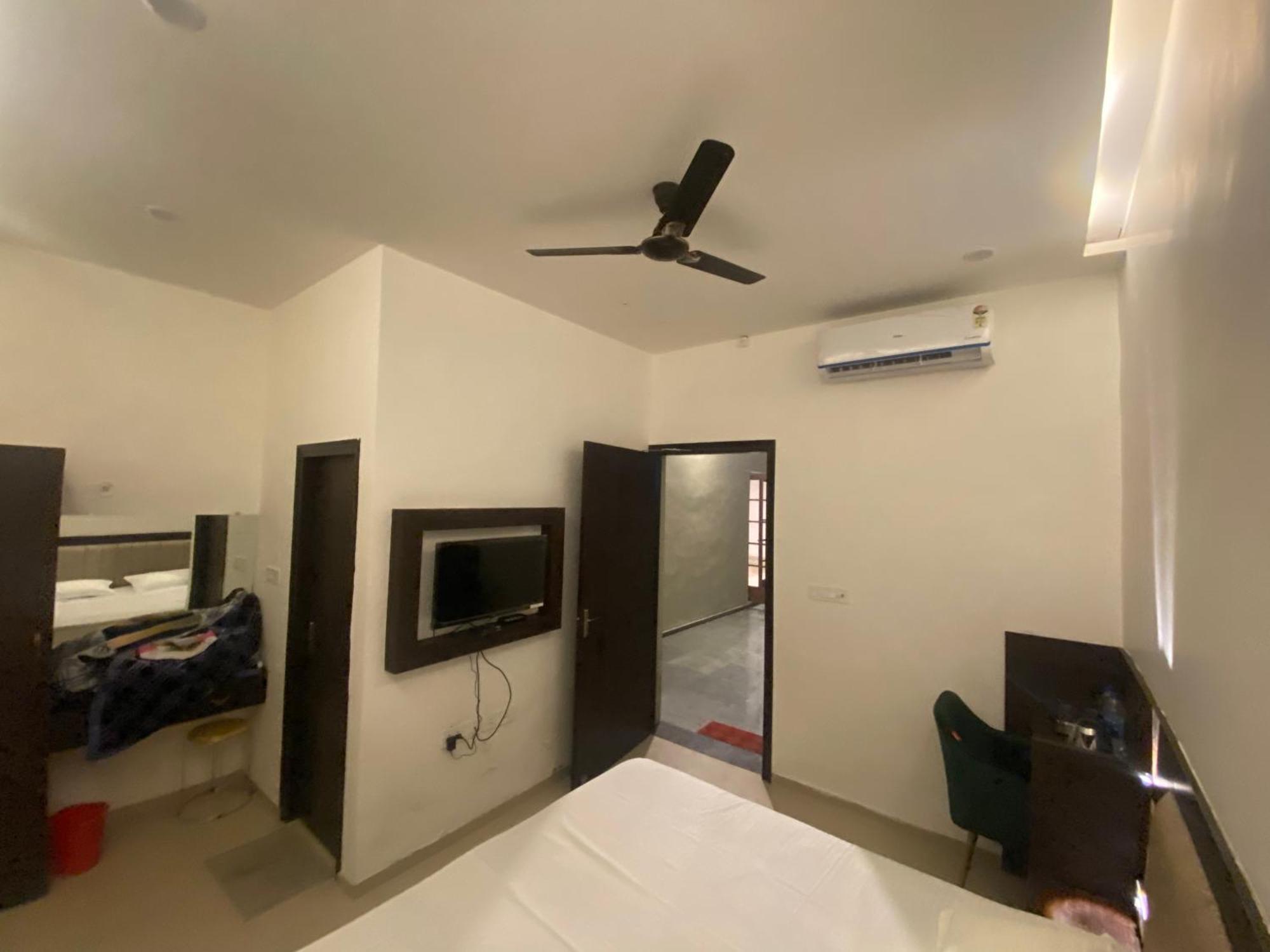 Solitaire Gardens Near Airport Lucknow Exterior photo